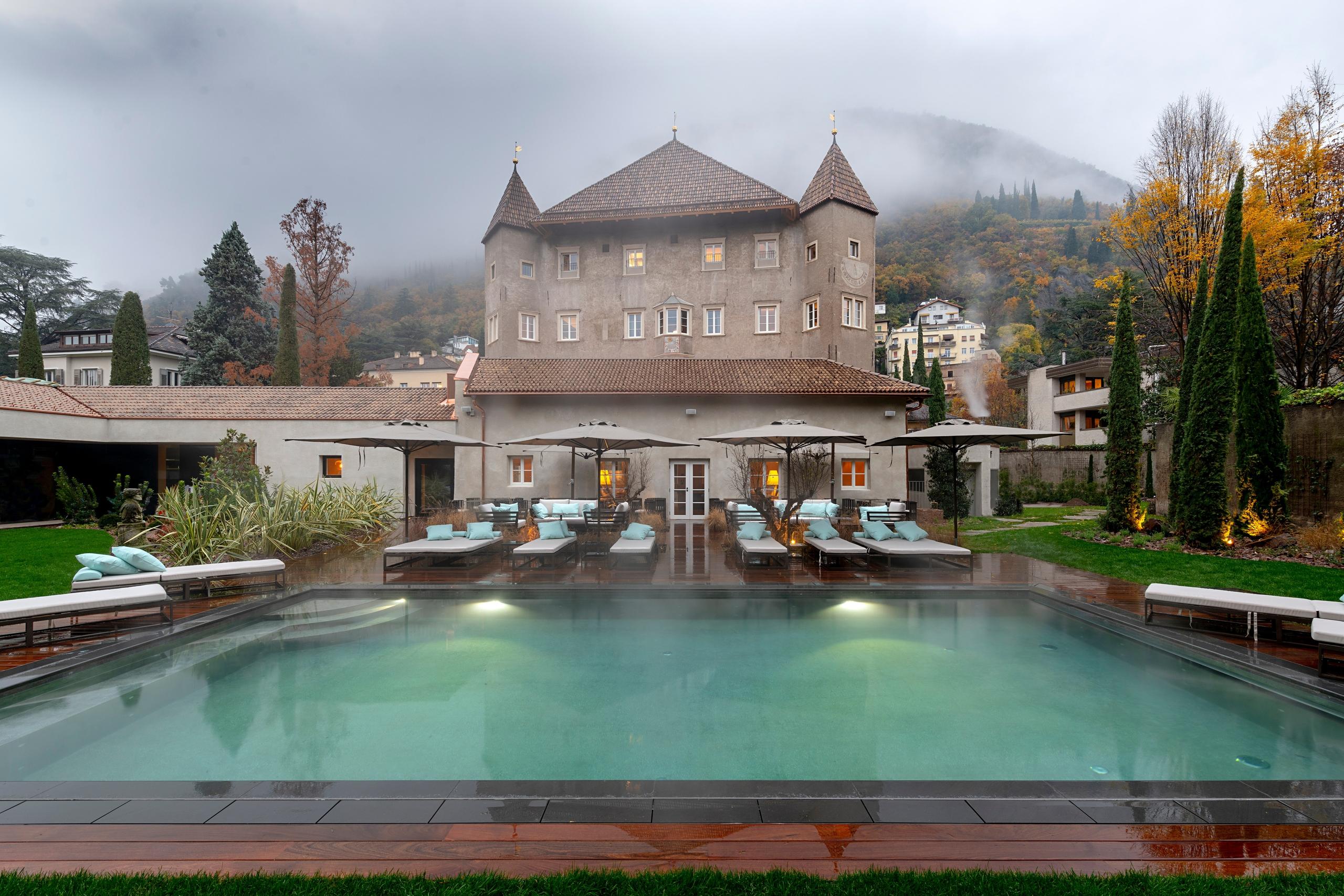 Castel Hoertenberg autumn